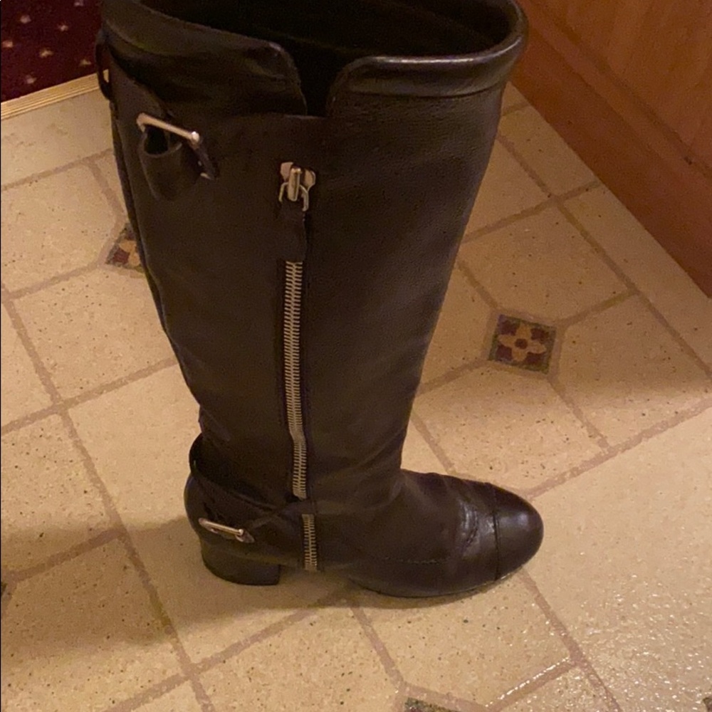 Brown leather Chanel boots! - Picture 3 of 7